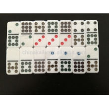 Double jeu de neuf couleurs Domino avec étui personnalisé
